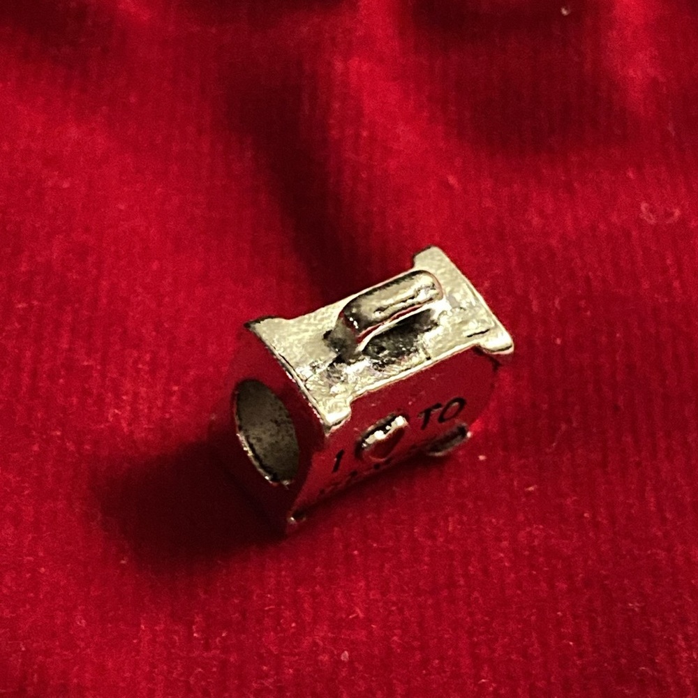 🧳 NWOT - I ❤️ To Travel Suitcase - Silvertone Slider Charm 🧳 - Picture 4 of 6